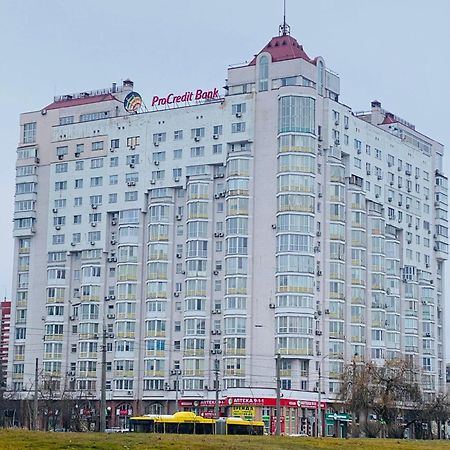 Real Home Apartments- Geroiv Dnipra Metro Station キエフ エクステリア 写真