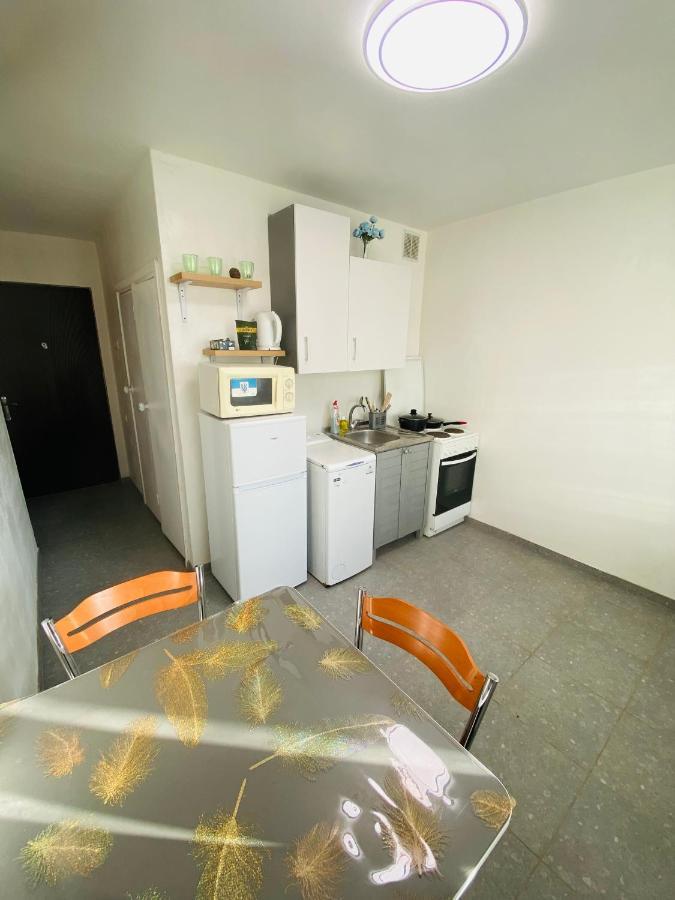 Real Home Apartments- Geroiv Dnipra Metro Station キエフ エクステリア 写真