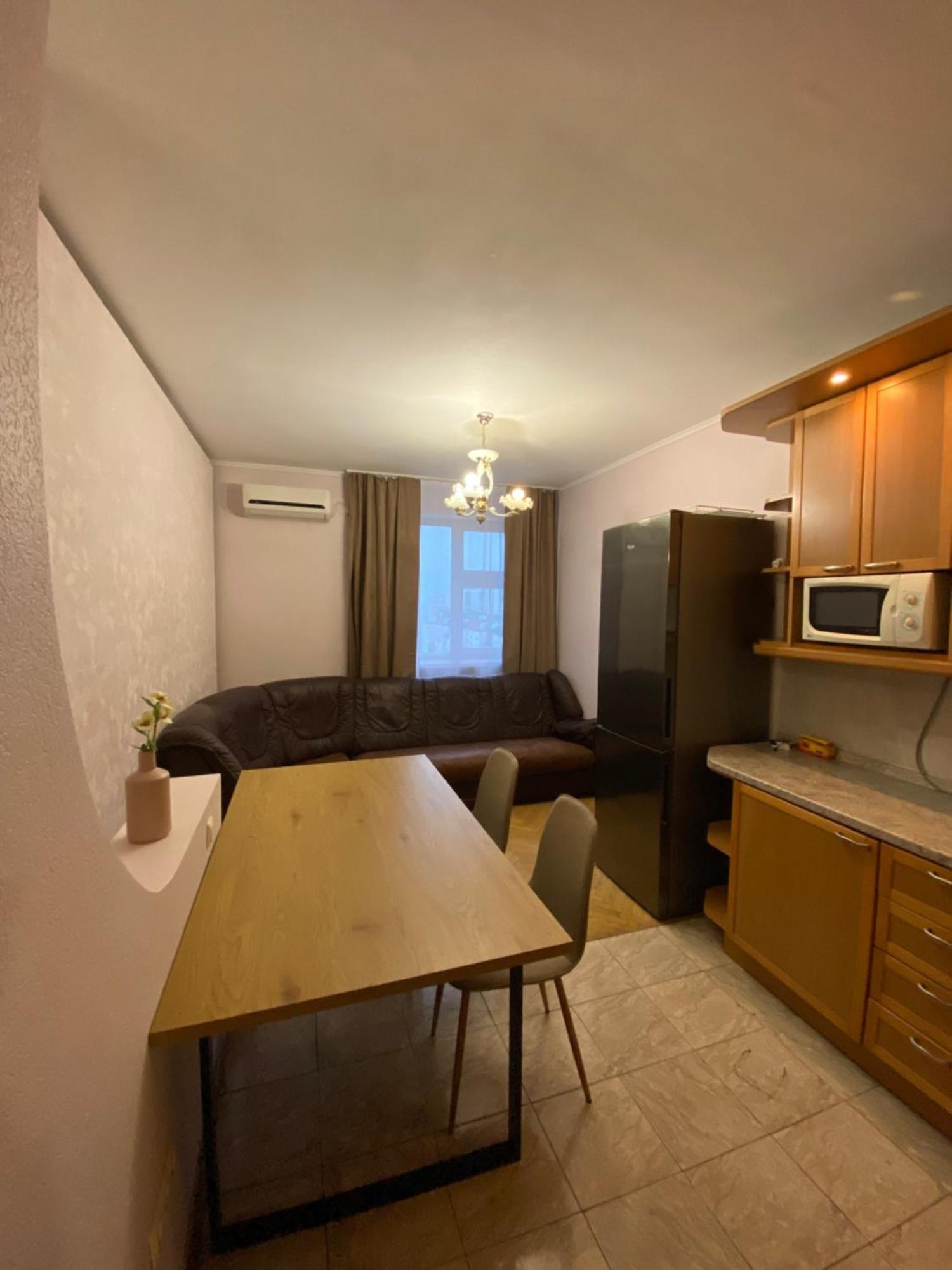 Real Home Apartments- Geroiv Dnipra Metro Station キエフ エクステリア 写真